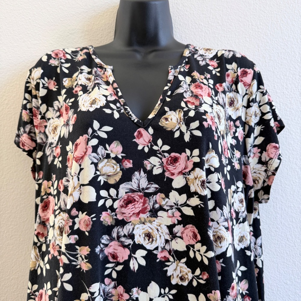 Vibe Sportswear Womens 2X Black Pink Floral V-Neck Short‎ Sleeve T-Shirt Dress
